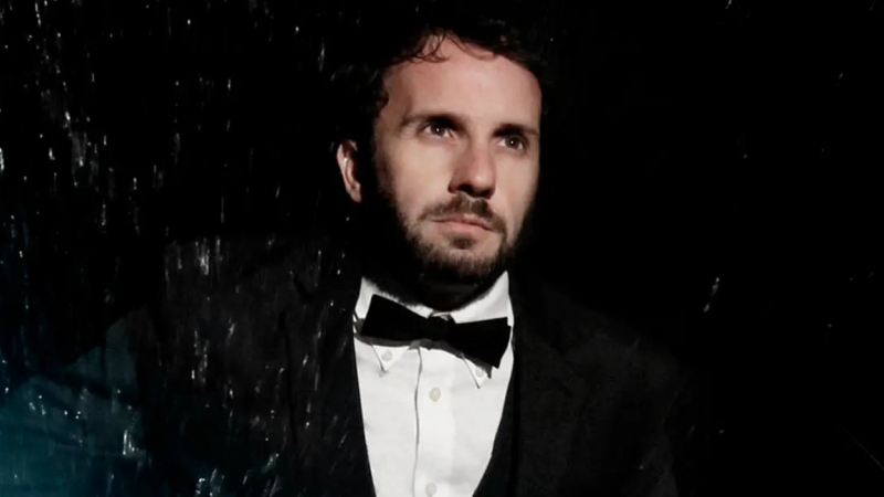 Brad Everett Young. Social media