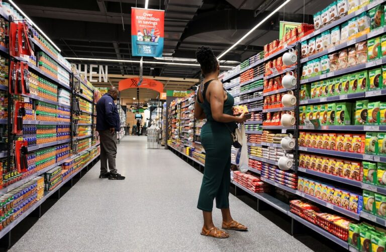 South Africa Inflation Eases to 3.5% in January as Fuel Prices Fall | REUTERS/Lelethu Madikane