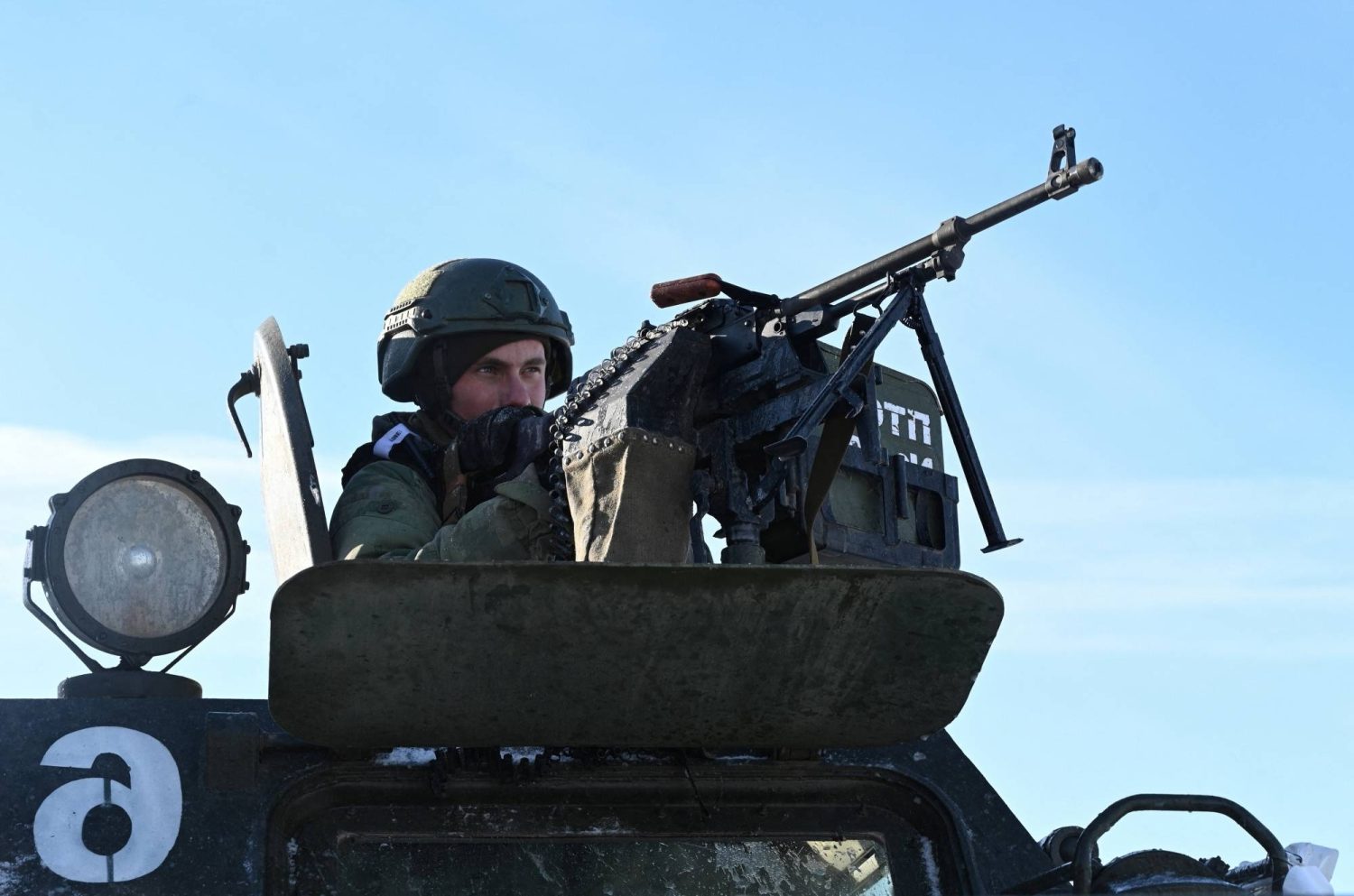 A Russian service member of a separate engineering unit of the Southern Military District aims a weapon while undergoing an intensive combat training course to improve skills in setting up barriers, clearing terrain of mines and crossing water obstacles, amid the Russia-Ukraine conflict at a firing range in the Rostov region, Russia, January 19, 2026. | REUTERS/Sergey Pivovarov