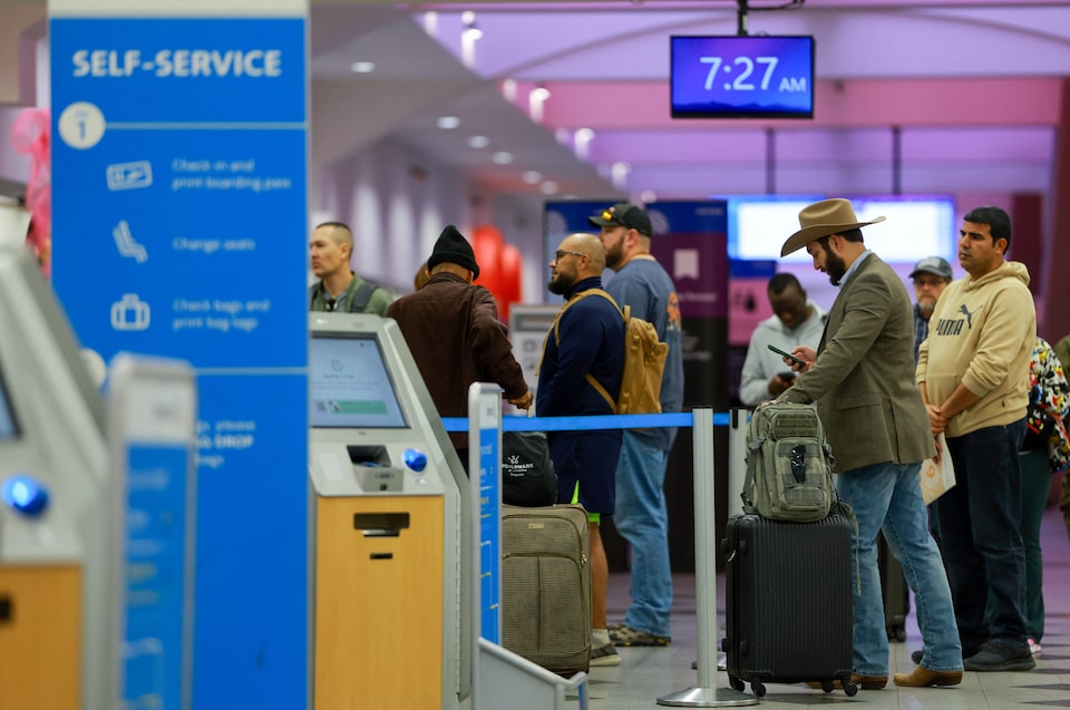 Passengers queue at El Paso International Airport after the U.S. Federal Aviation Administration lifted its temporary closure of the airspace over El Paso, saying all flights will resume as normal and that there was no threat to commercial aviation, in El Paso, Texas, U.S., February 11, 2026. | REUTERS/Jose Luis Gonzalez