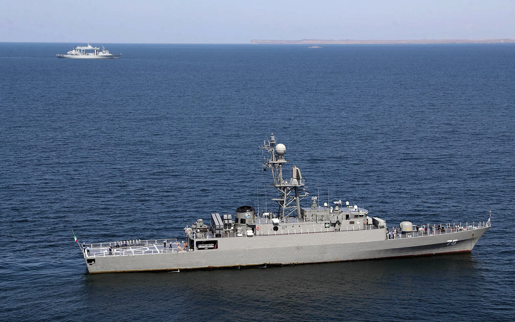 Submarine attack sinks Iranian naval ship off Sri Lanka; At Least 101 Missing